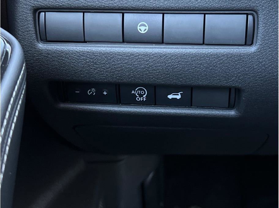 Used 2025 Nissan Rogue SL image 20