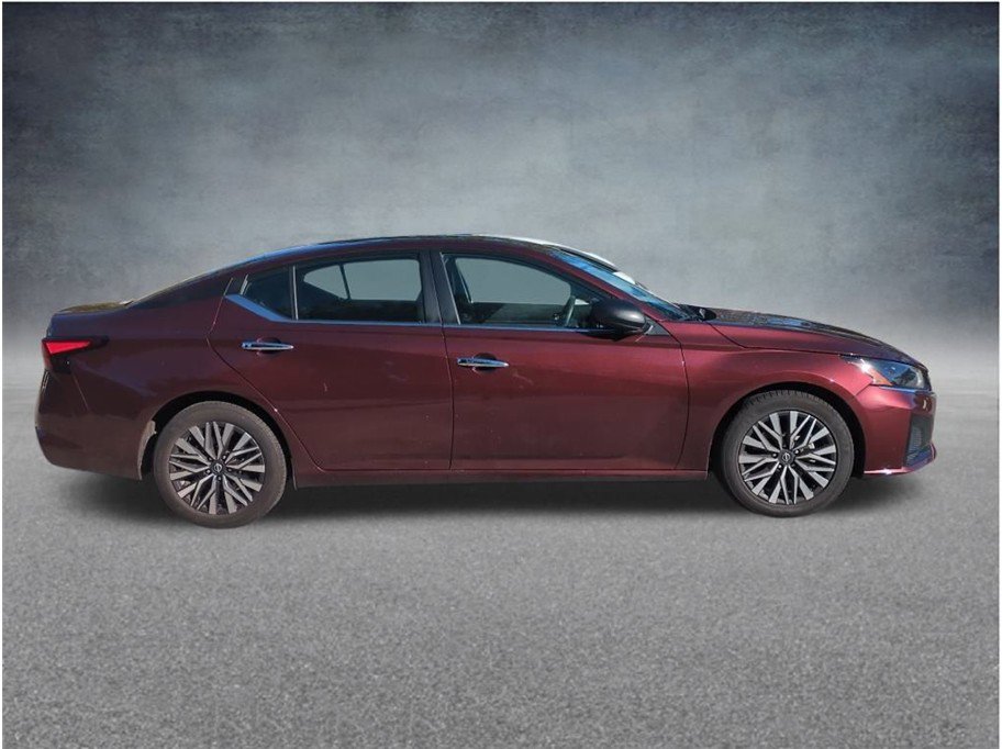 Used 2024 Nissan Altima 2.5 SV image 6