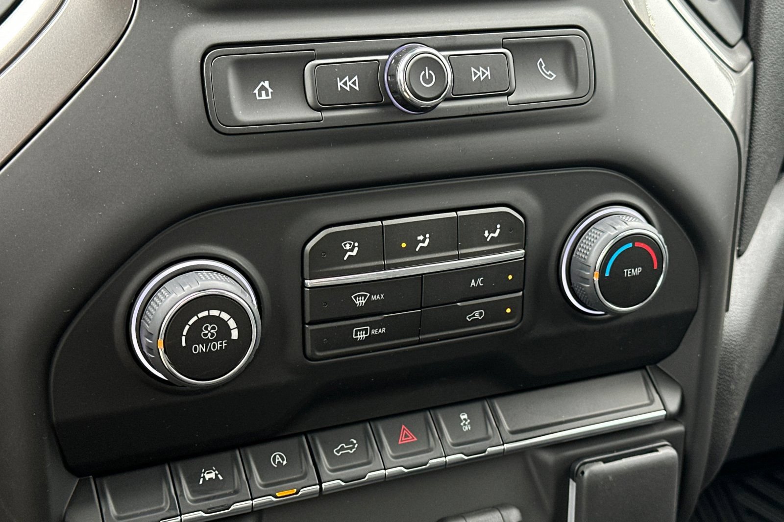 New 2026 Chevrolet Silverado 1500 Custom w/ LPO, Dark Essentials Package AWD/4WD image 19