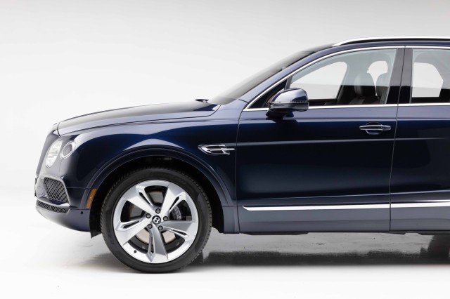 Used 2019 Bentley Bentayga image 17