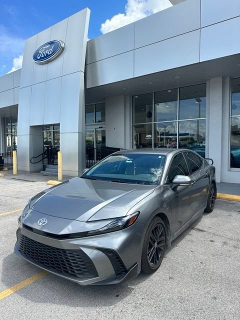 Used 2026 Toyota Camry SE FWD image 2