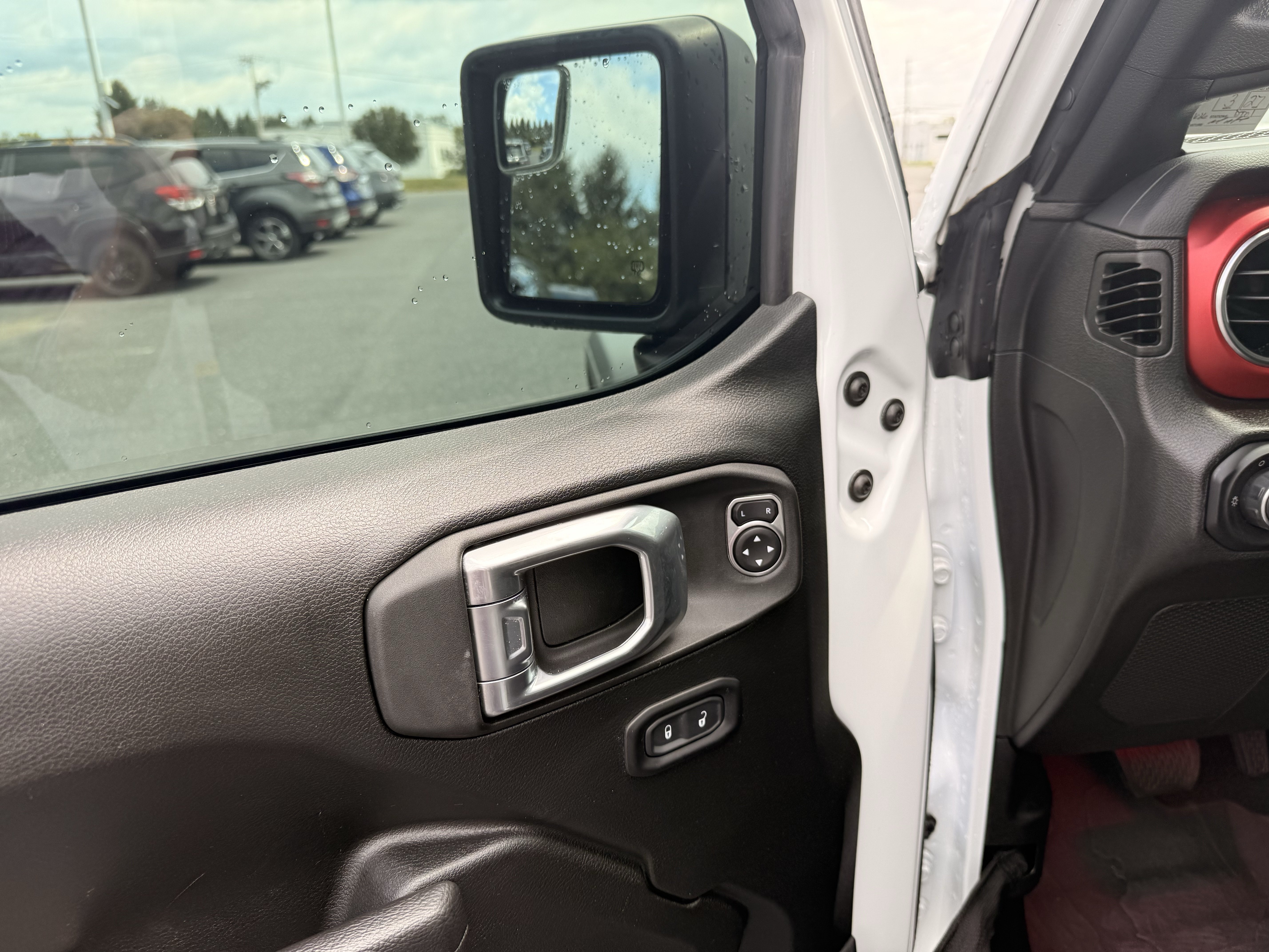 Used 2022 Jeep Wrangler Rubicon w/ LED Lighting Group AWD/4WD image 12