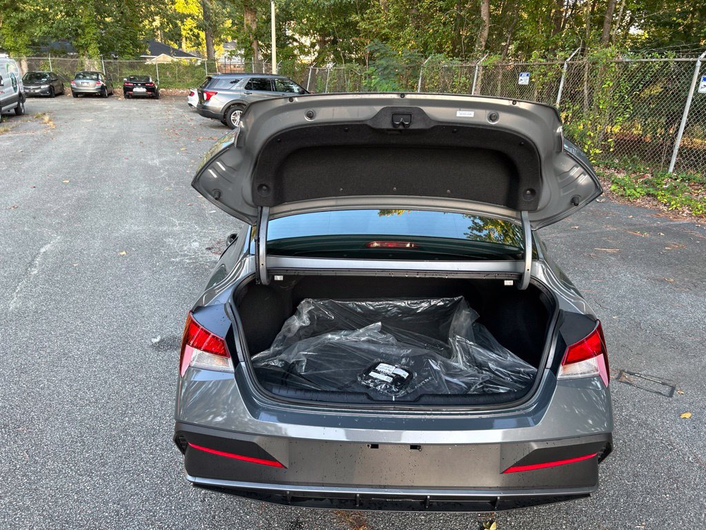 Used 2026 Hyundai Elantra Sport FWD image 30