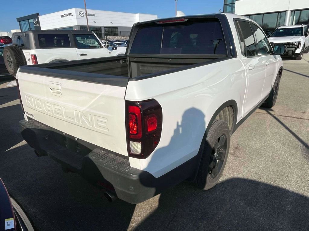 Used 2025 Honda Ridgeline Black Edition image 2