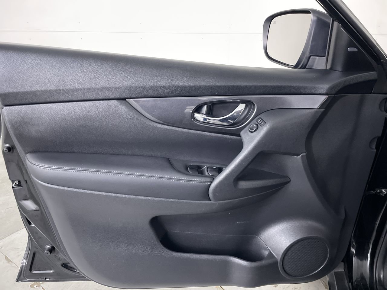 Used 2018 Nissan Rogue SV FWD image 10