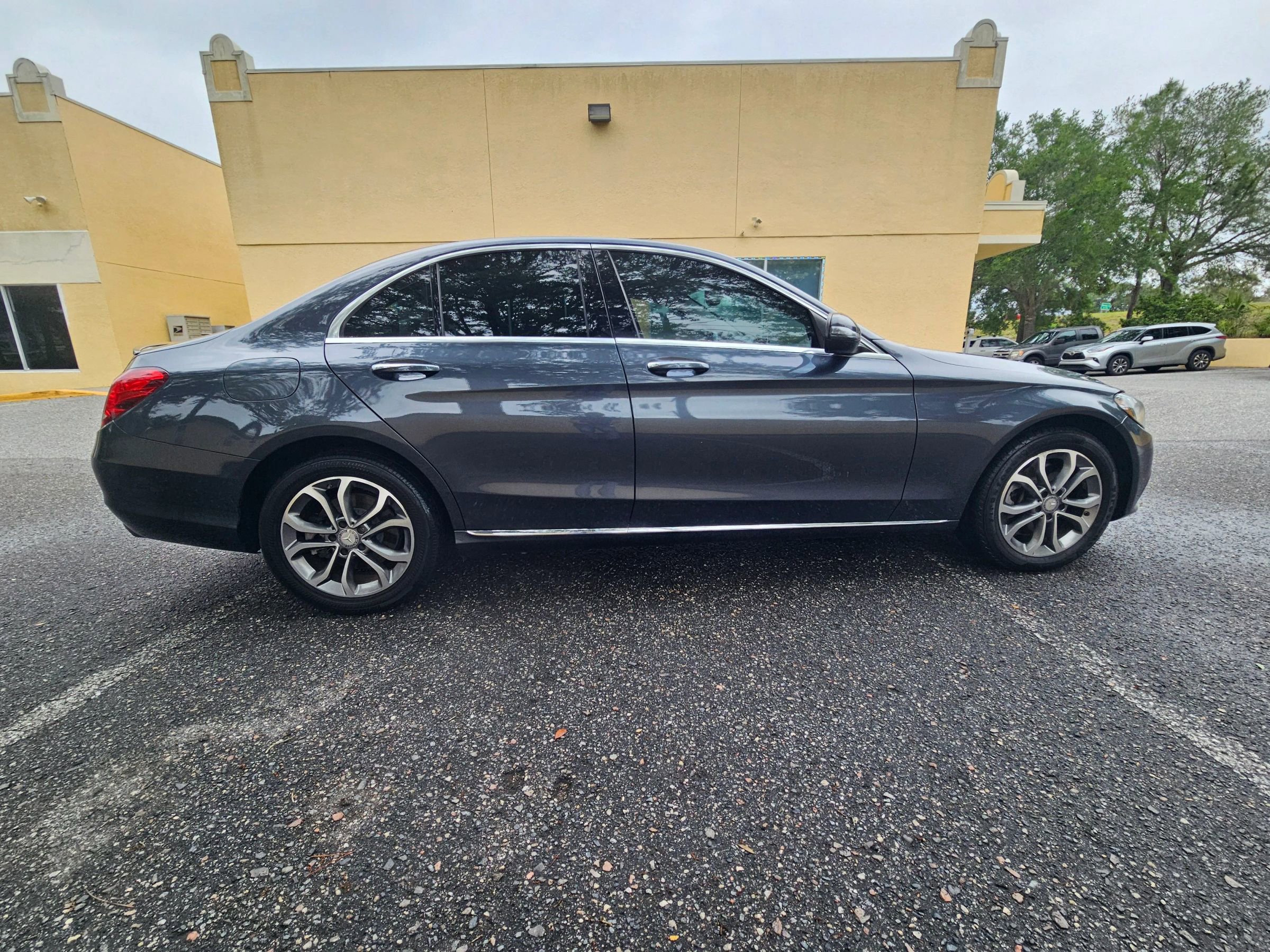Used 2016 Mercedes-Benz C 300 4MATIC Sedan image 5