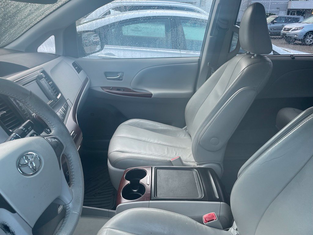 Used 2013 Toyota Sienna XLE w/ Premium Pkg FWD image 10