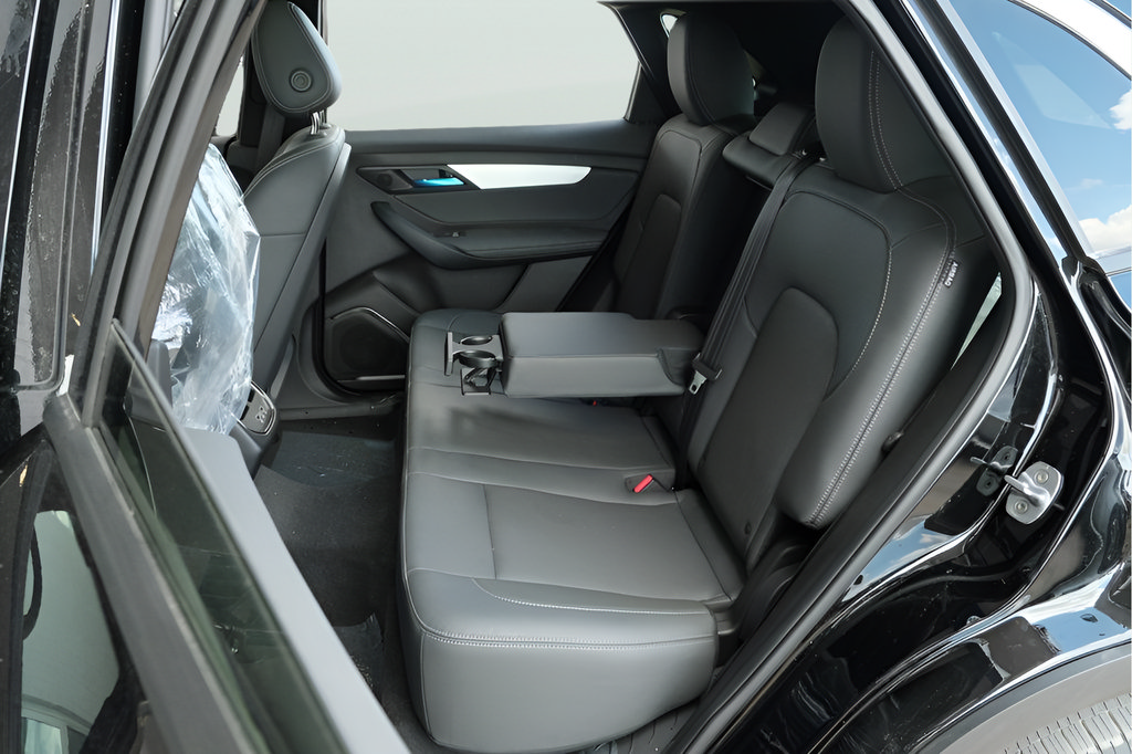 New 2025 VinFast VF 8 Plus AWD/4WD image 15
