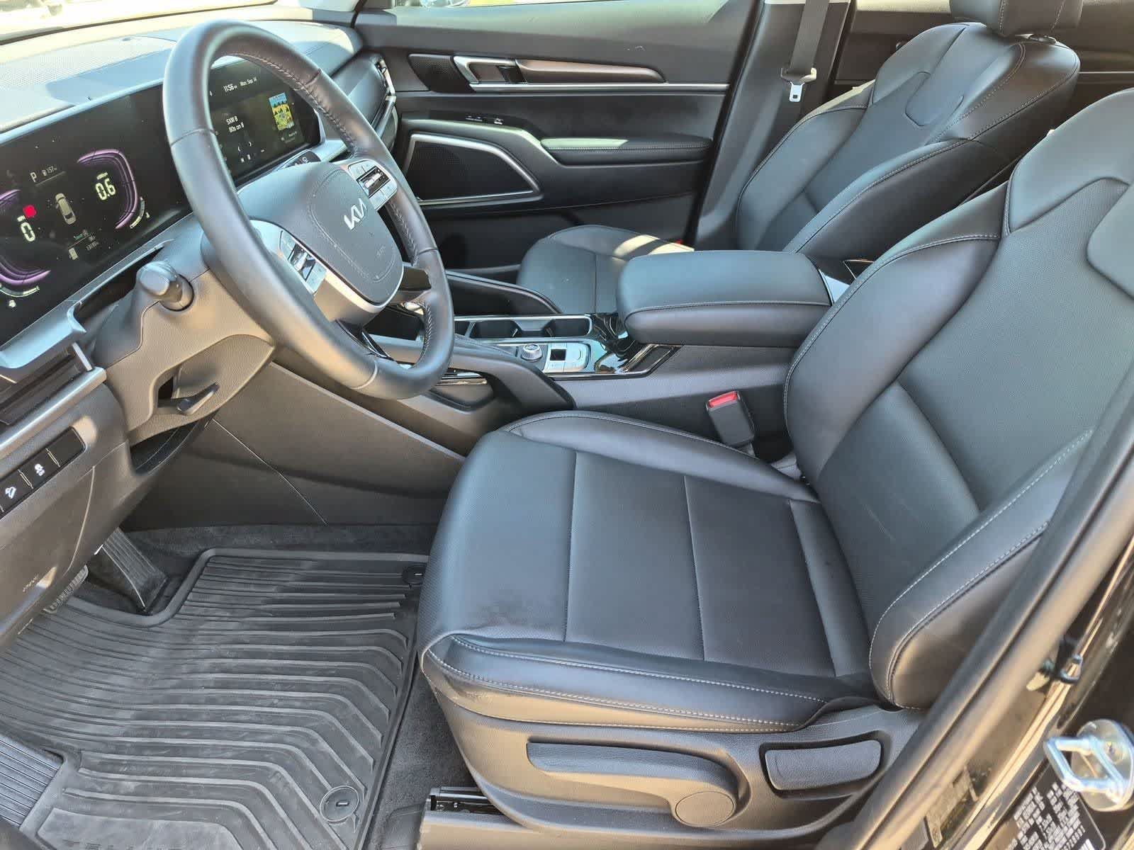 Used 2025 Kia Telluride LX FWD image 16