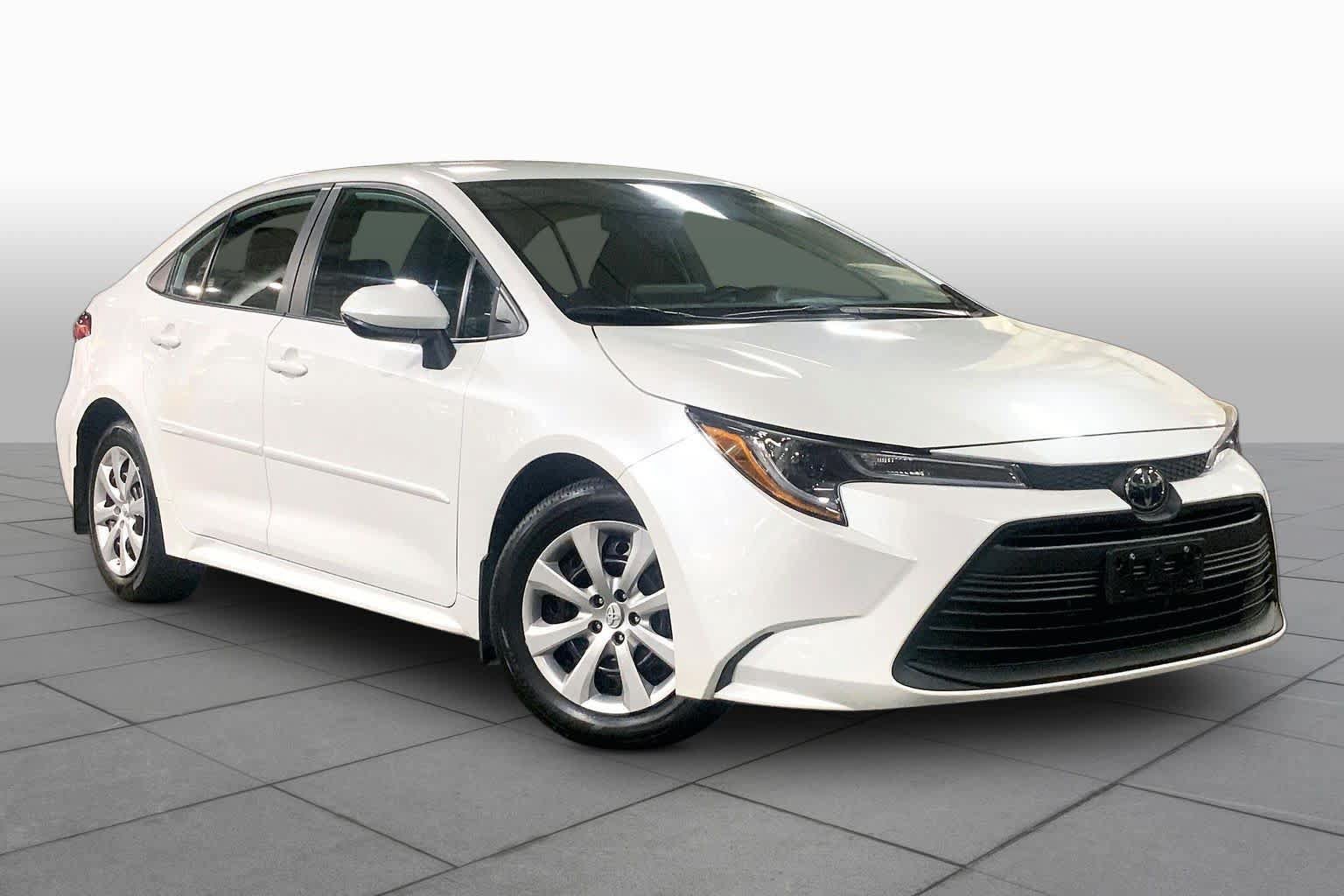 Used 2025 Toyota Corolla LE FWD image 3