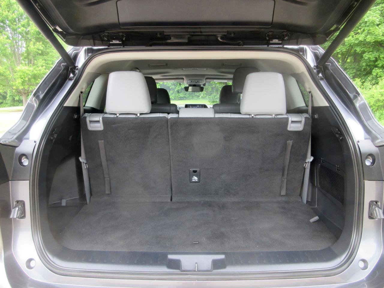 Used 2021 Toyota Highlander XLE FWD image 29