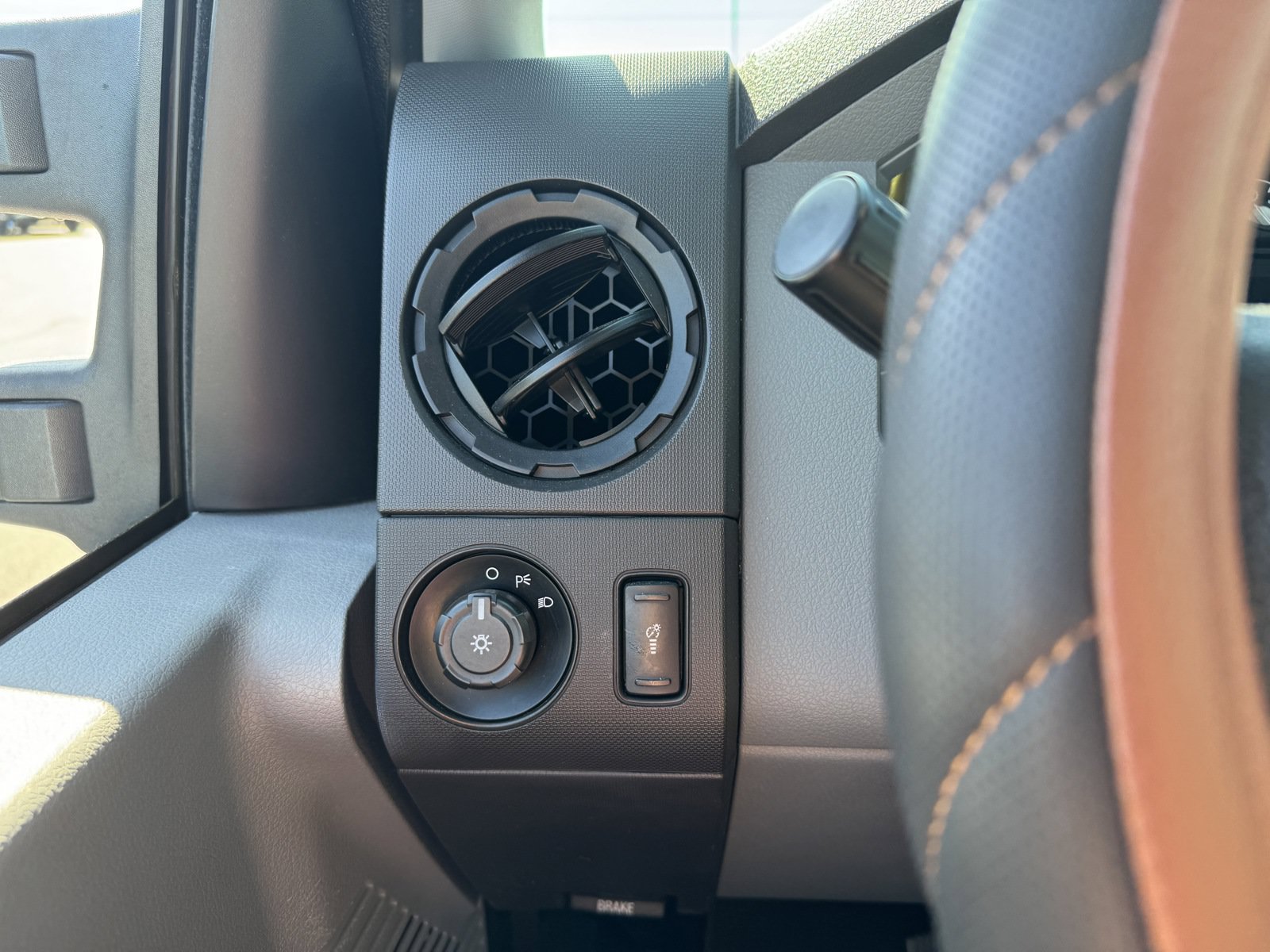 Used 2015 Ford F550 2WD Regular Cab Super Duty image 19