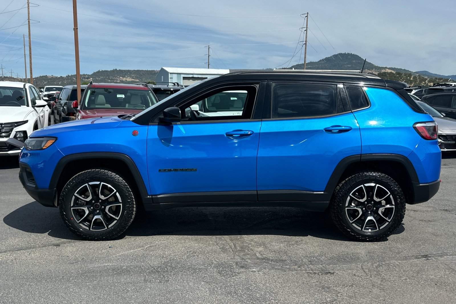 Used 2025 Jeep Compass Trailhawk AWD/4WD image 7