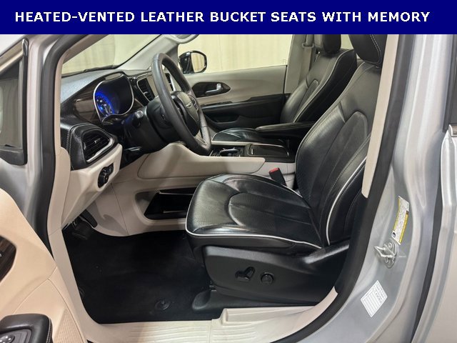 Used 2024 Chrysler Pacifica Limited image 14