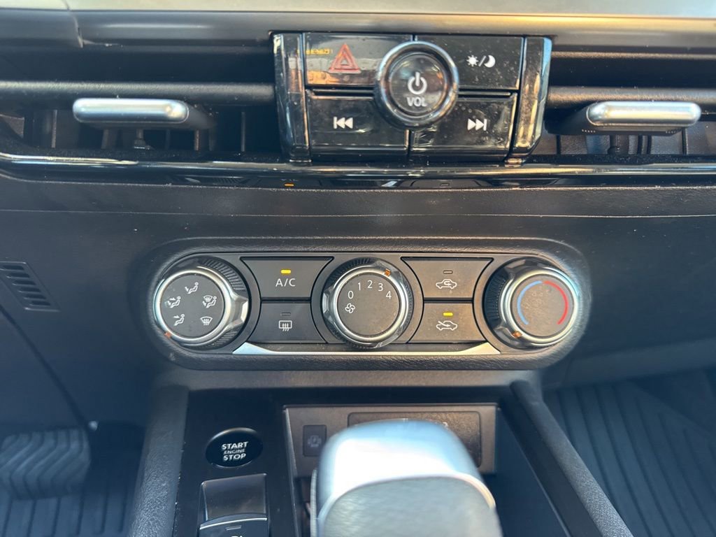 Used 2025 Nissan Kicks SV FWD image 19