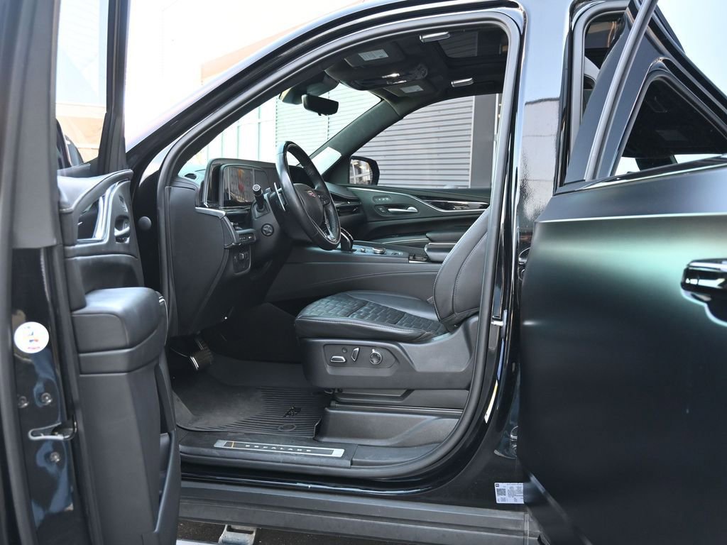 Used 2023 Cadillac Escalade V w/ LPO, ONYX Package image 22