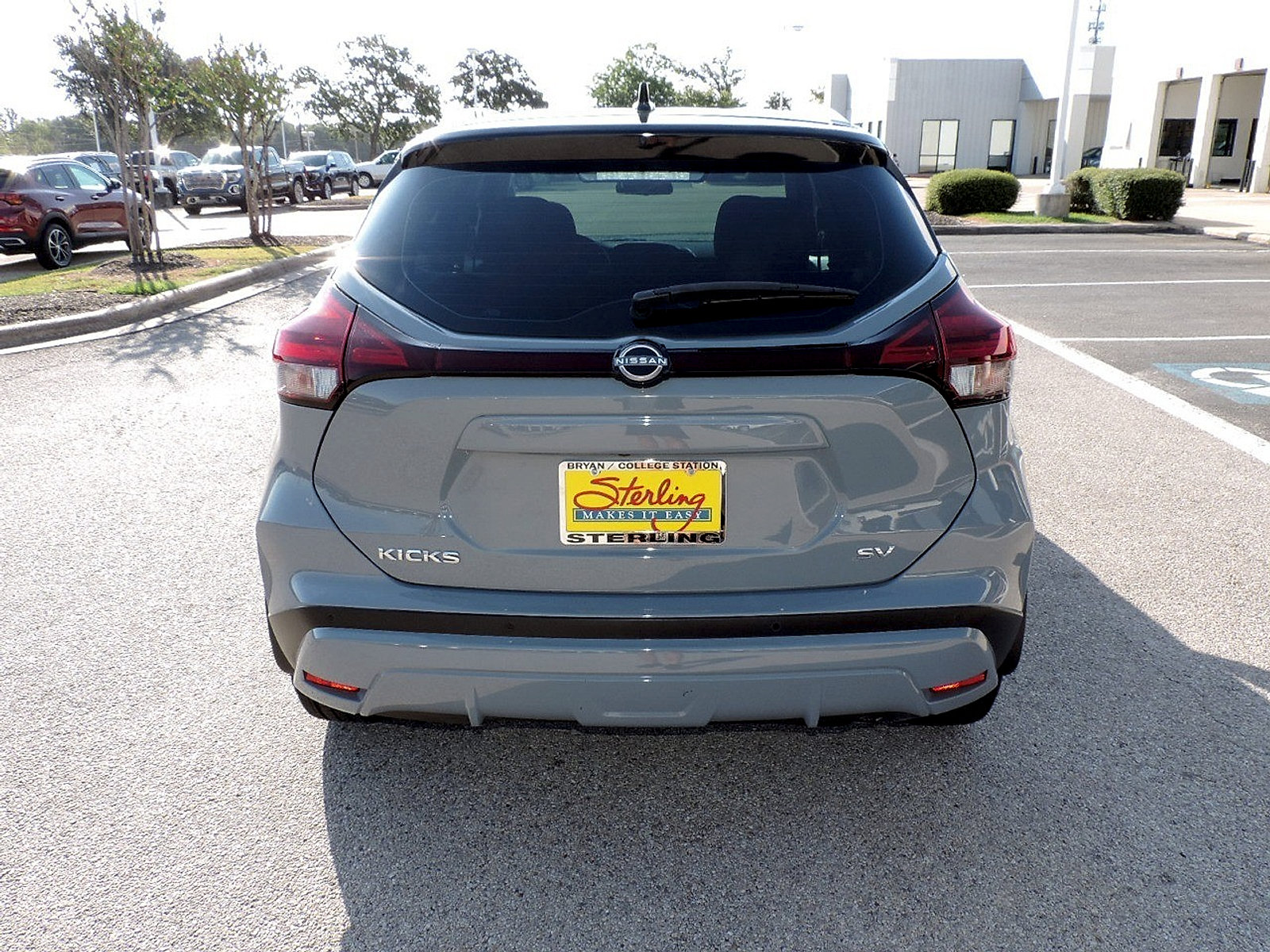 Used 2023 Nissan Kicks SV FWD image 6