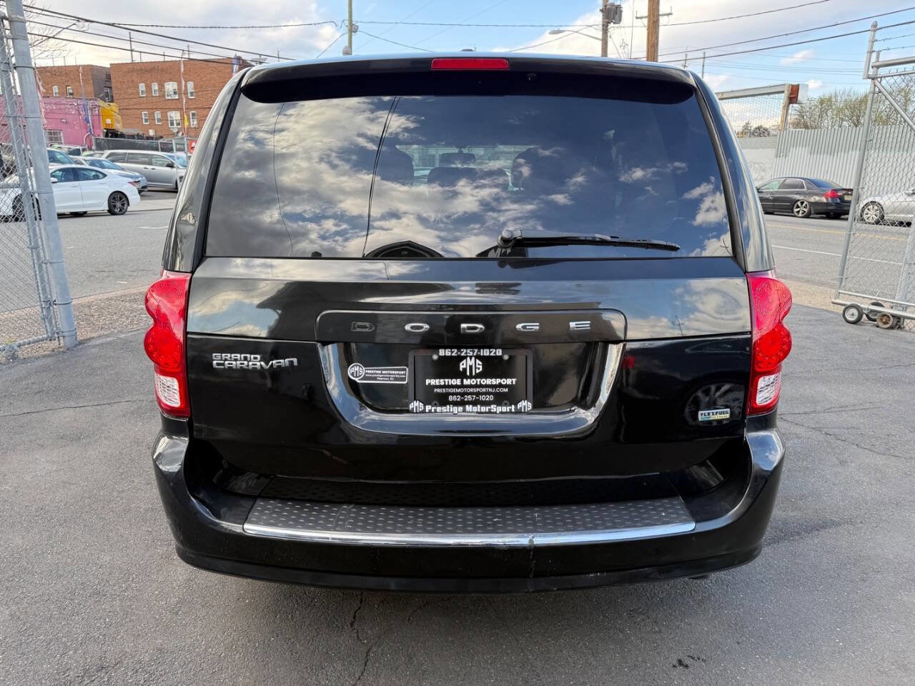 Used 2013 Dodge Grand Caravan SXT w/ UConnect Hands-Free Group image 5