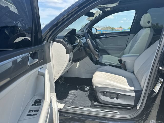Used 2021 Volkswagen Atlas Cross Sport SE w/ Panoramic Sunroof Package FWD image 22