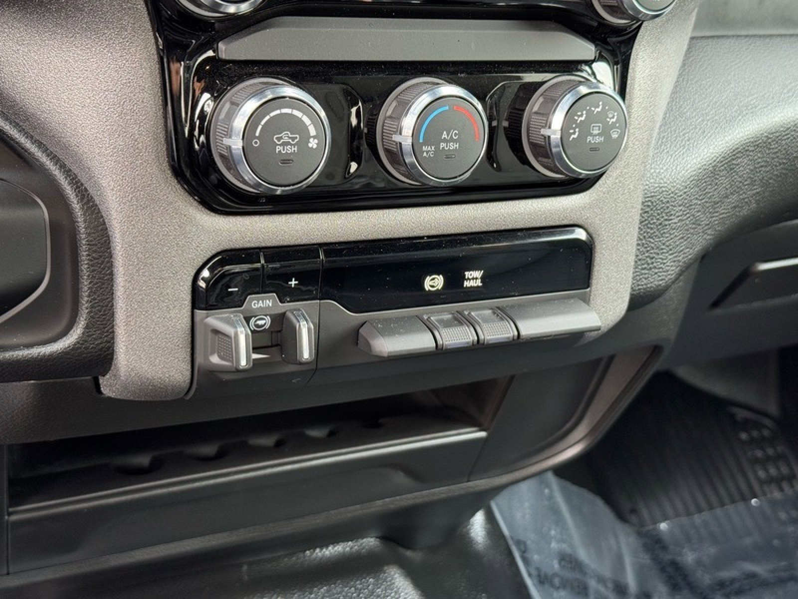 Used 2025 RAM 2500 Tradesman image 33