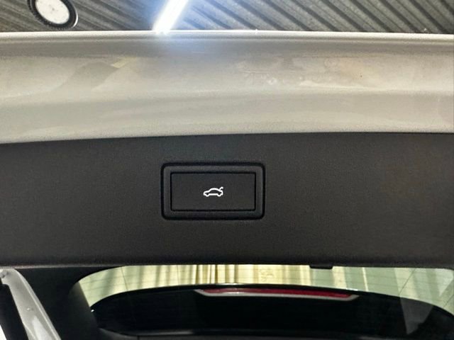 Certified 2025 Volkswagen Tiguan SE R-Line image 38