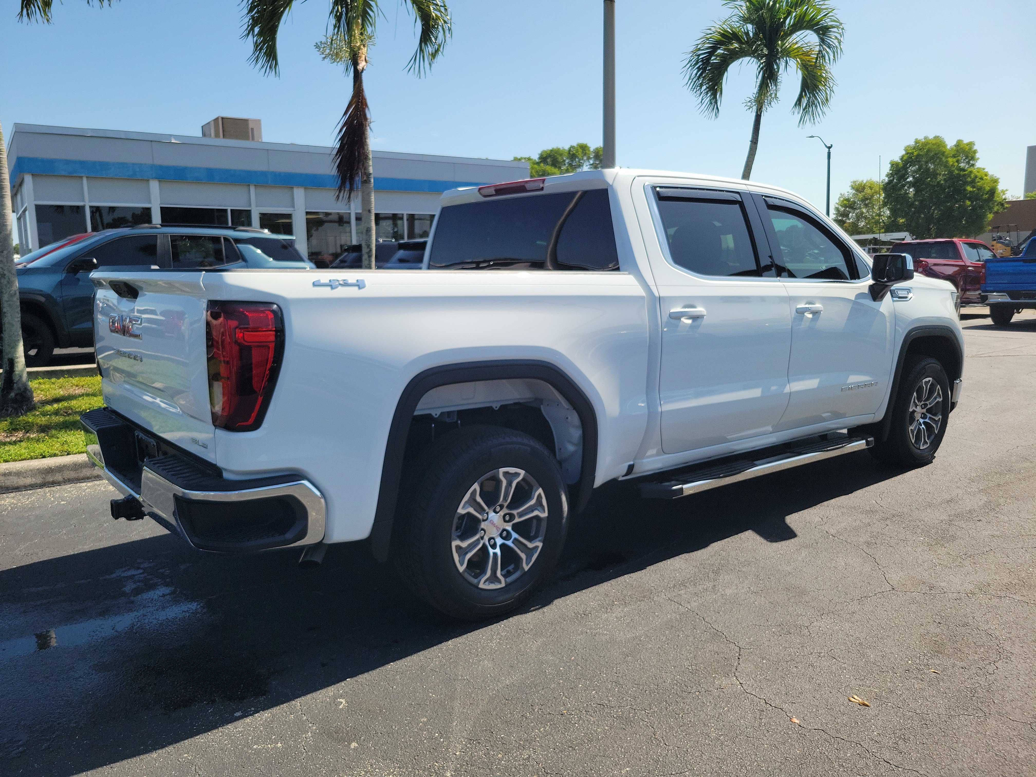 Used 2026 GMC Sierra 1500 SLE AWD/4WD image 4