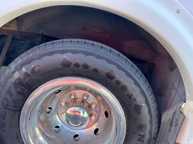 Used 2006 Ford E-350 and Econoline 350 Super Duty RWD image 25