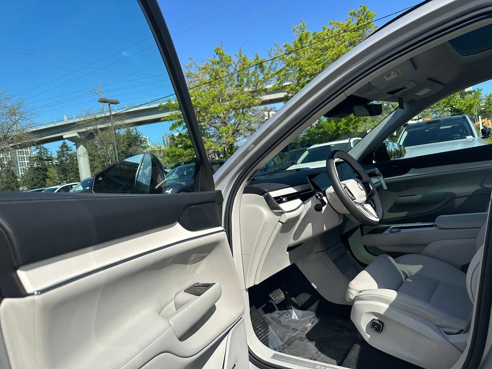 Used 2025 Volvo EX90 Plus AWD/4WD image 21