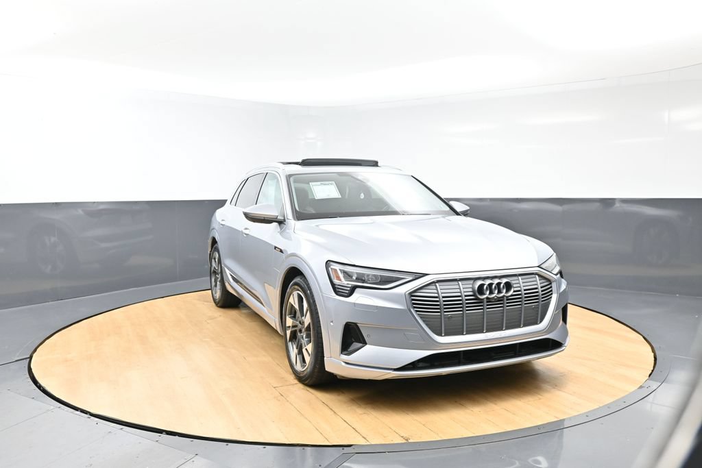 Used 2022 Audi e-tron Premium Plus w/ Premium Plus Package AWD/4WD image 4