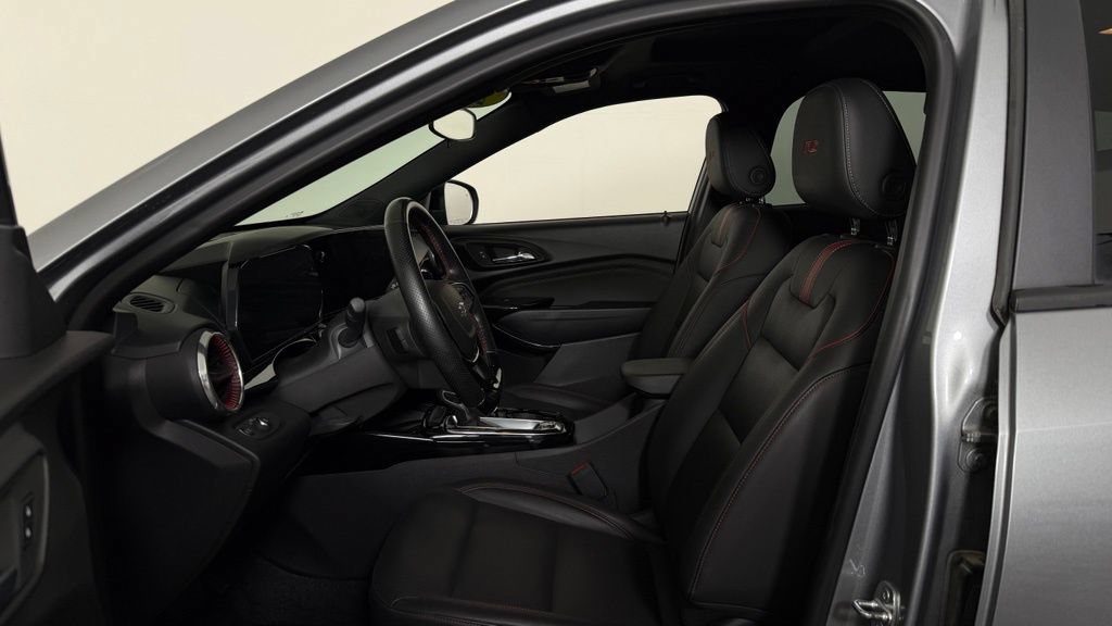 Used 2024 Chevrolet Trax RS w/ Sunroof Package FWD image 12