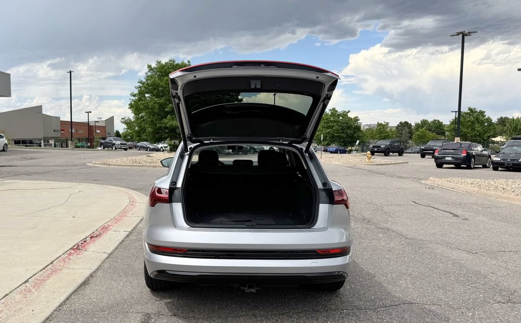 Used 2022 Audi e-tron Premium w/ Convenience Plus Package AWD/4WD image 8