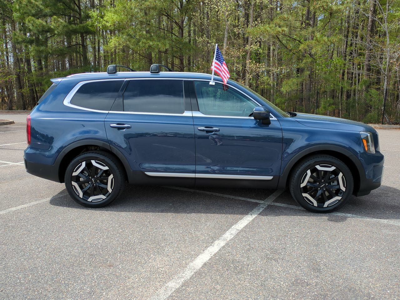 Used 2025 Kia Telluride S AWD/4WD image 3