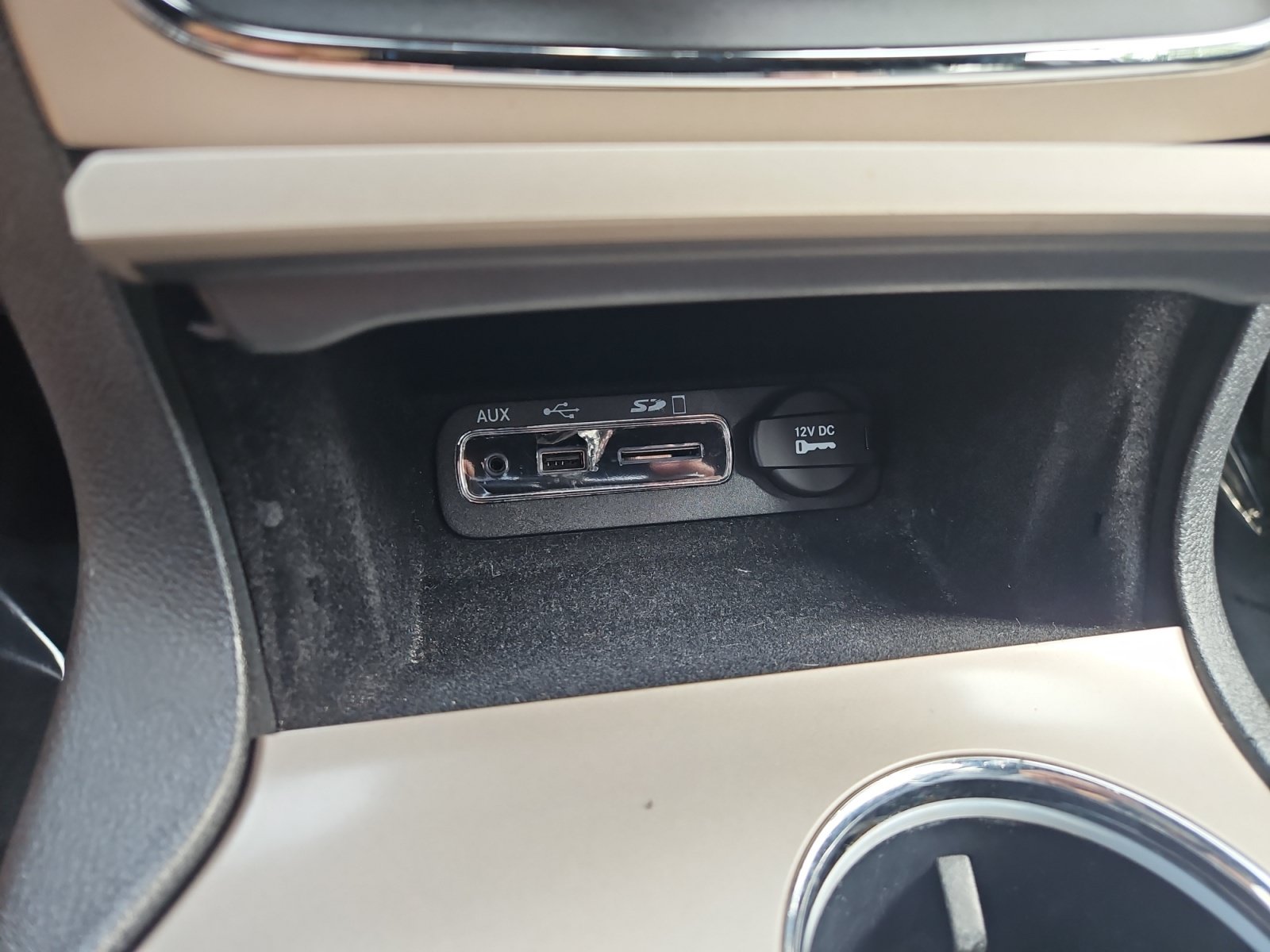 Used 2014 Jeep Grand Cherokee Overland AWD/4WD image 25