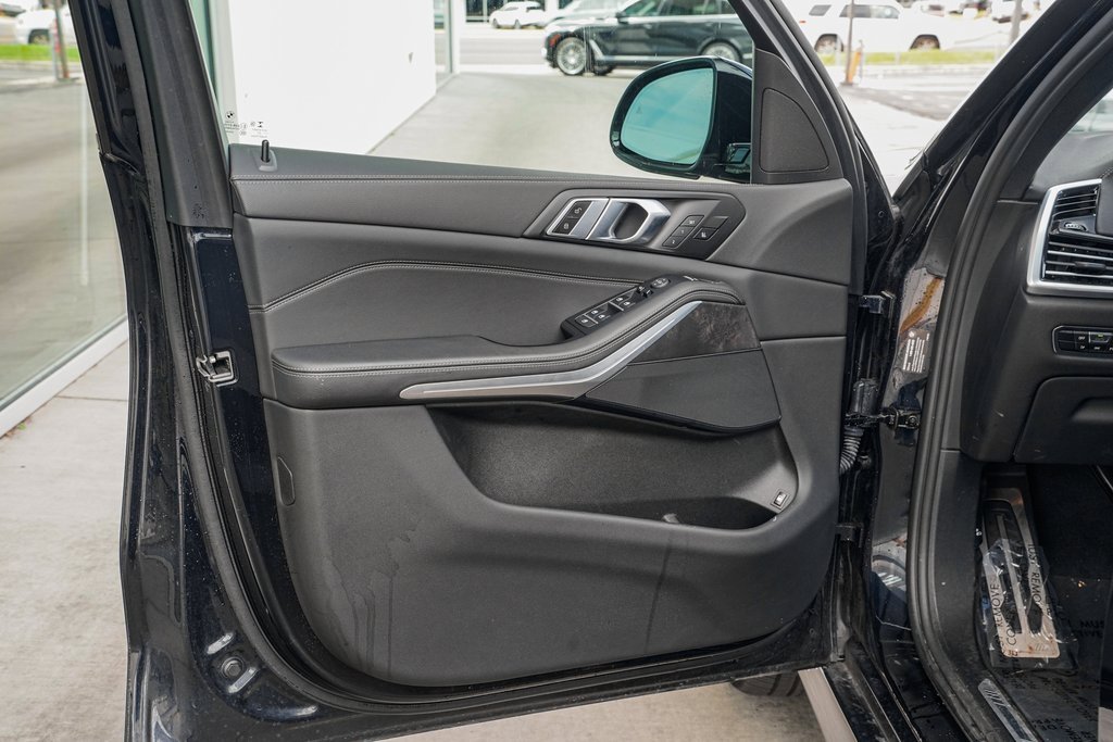 Used 2022 BMW X5 xDrive45e w/ M Sport Package image 9