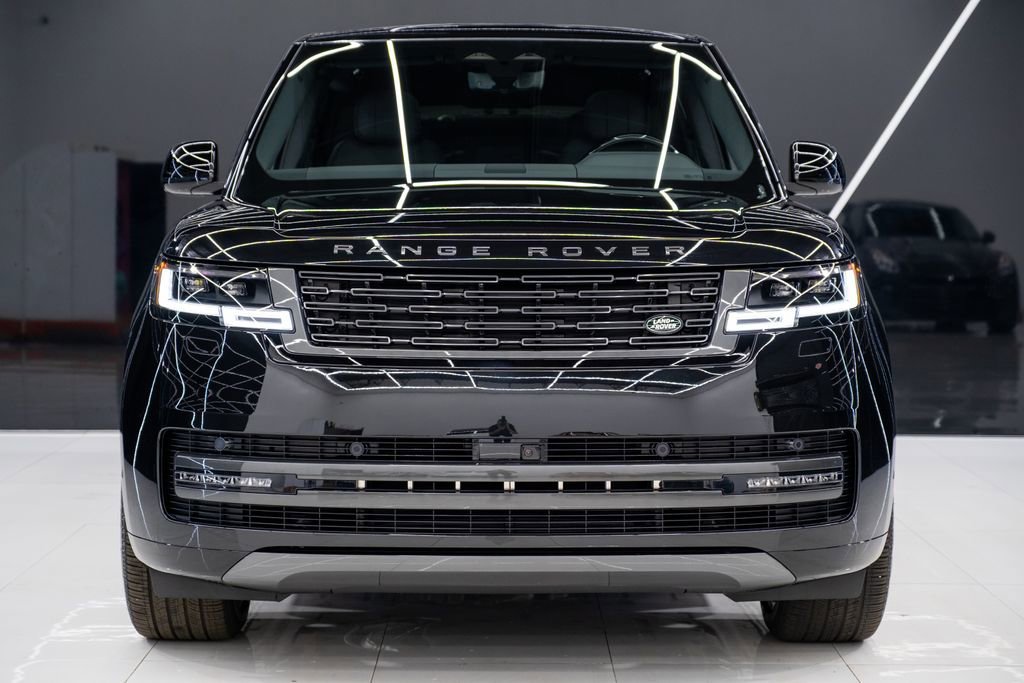 Used 2026 Land Rover Range Rover Long Wheelbase SE image 2