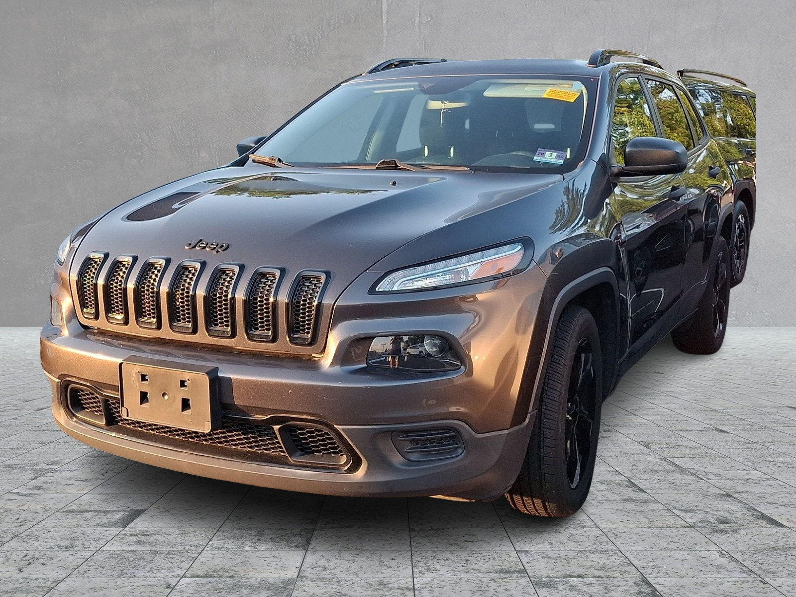 Used 2017 Jeep Cherokee Sport FWD image 1