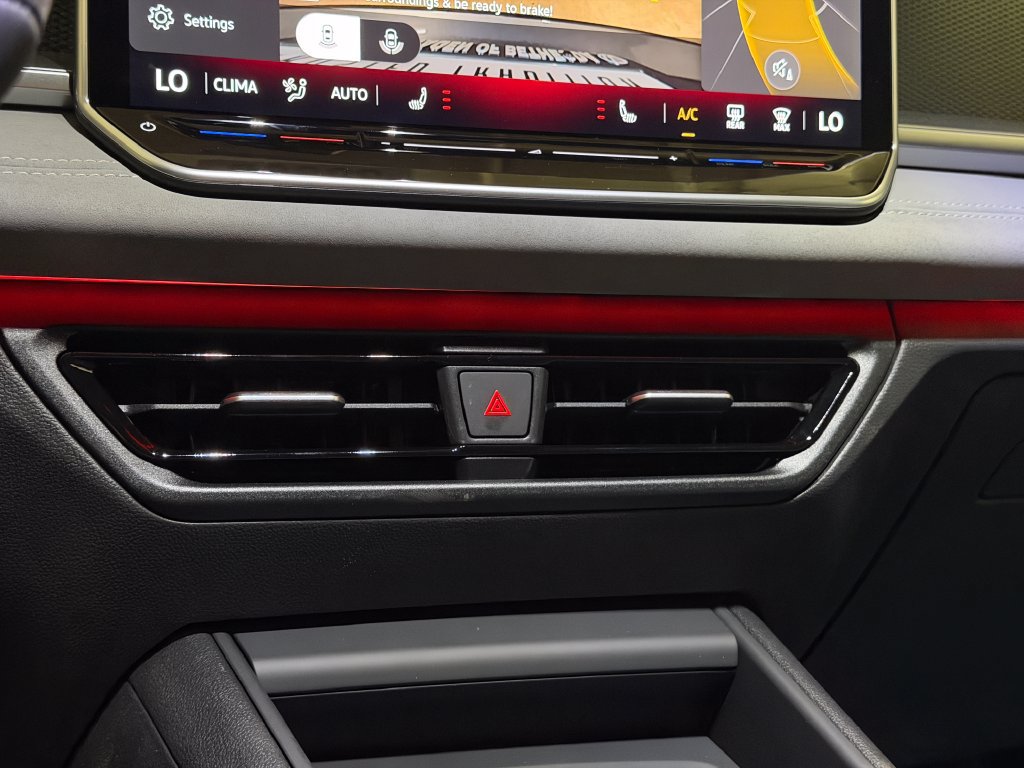 New 2026 Volkswagen Tiguan SE R-Line AWD/4WD image 17