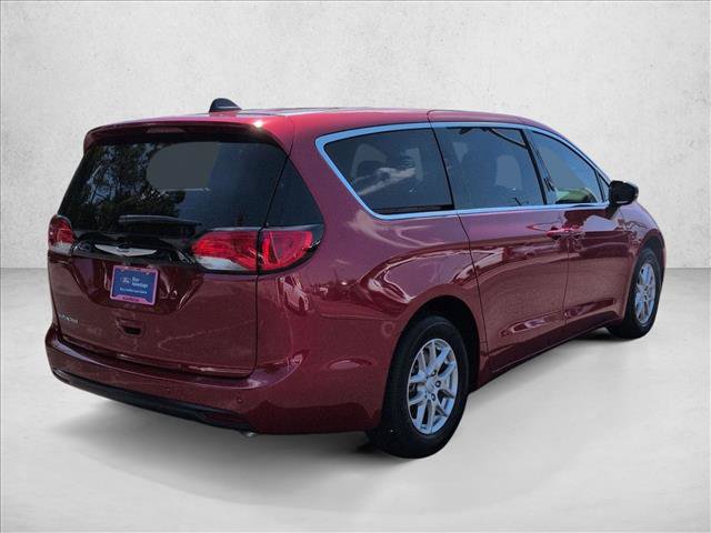 Used 2026 Chrysler Voyager LX FWD image 5