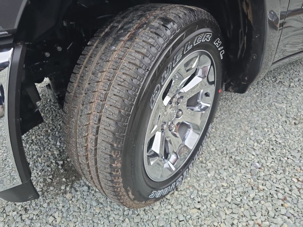 New 2026 RAM 1500 4x4 Crew Cab image 32