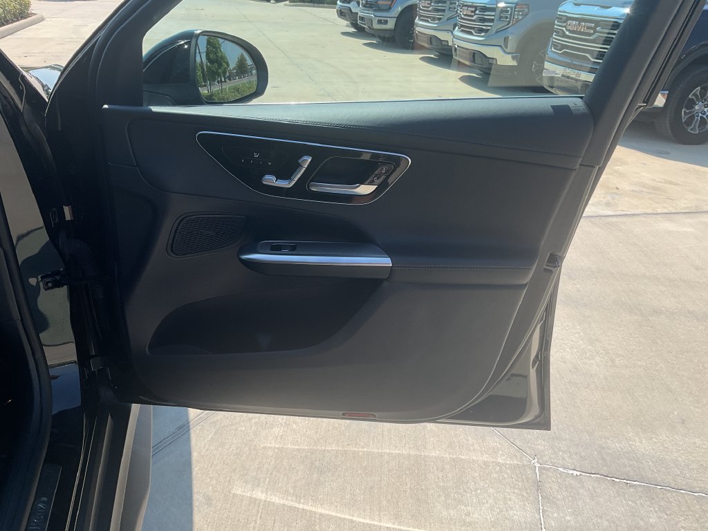 Used 2025 Mercedes-Benz GLC 300 image 17