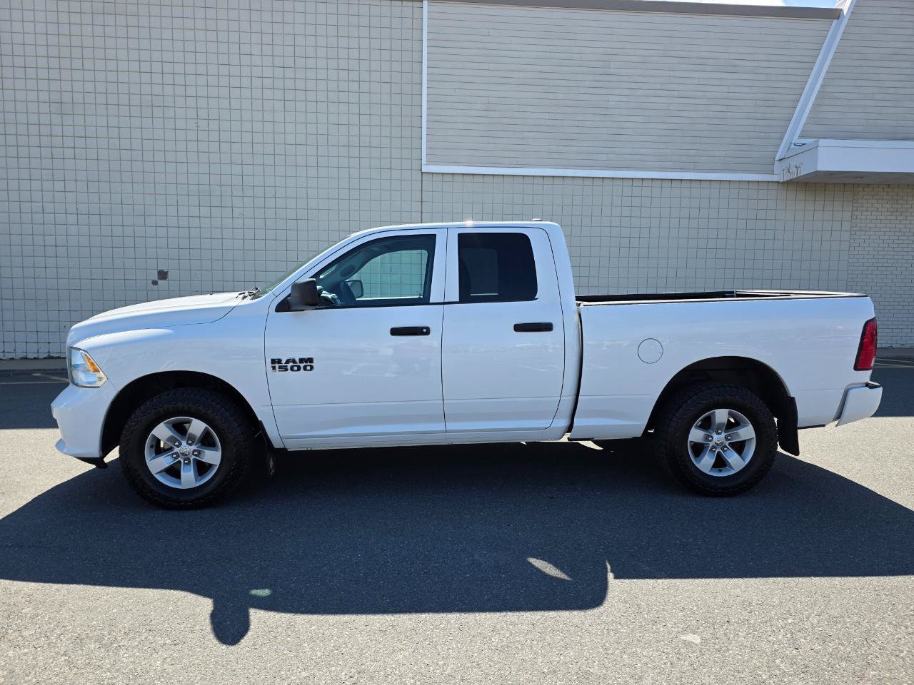 Used 2017 RAM 1500 Express AWD/4WD image 4