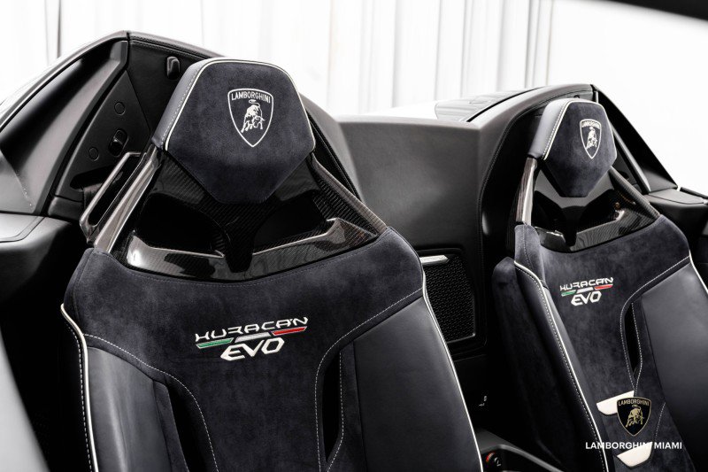 Used 2024 Lamborghini Huracan EVO image 46