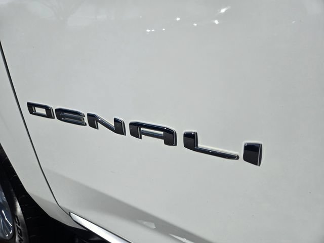 Used 2025 GMC Yukon Denali AWD/4WD image 9