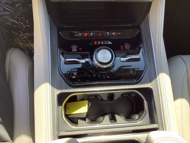 New 2023 Jeep Wagoneer Series III w/ Preferred Equipment Group image 18