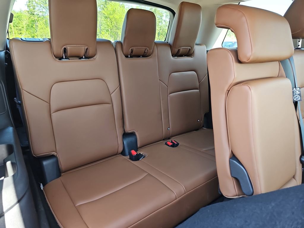 Used 2024 Nissan Pathfinder Platinum w/ Cargo Package FWD image 16