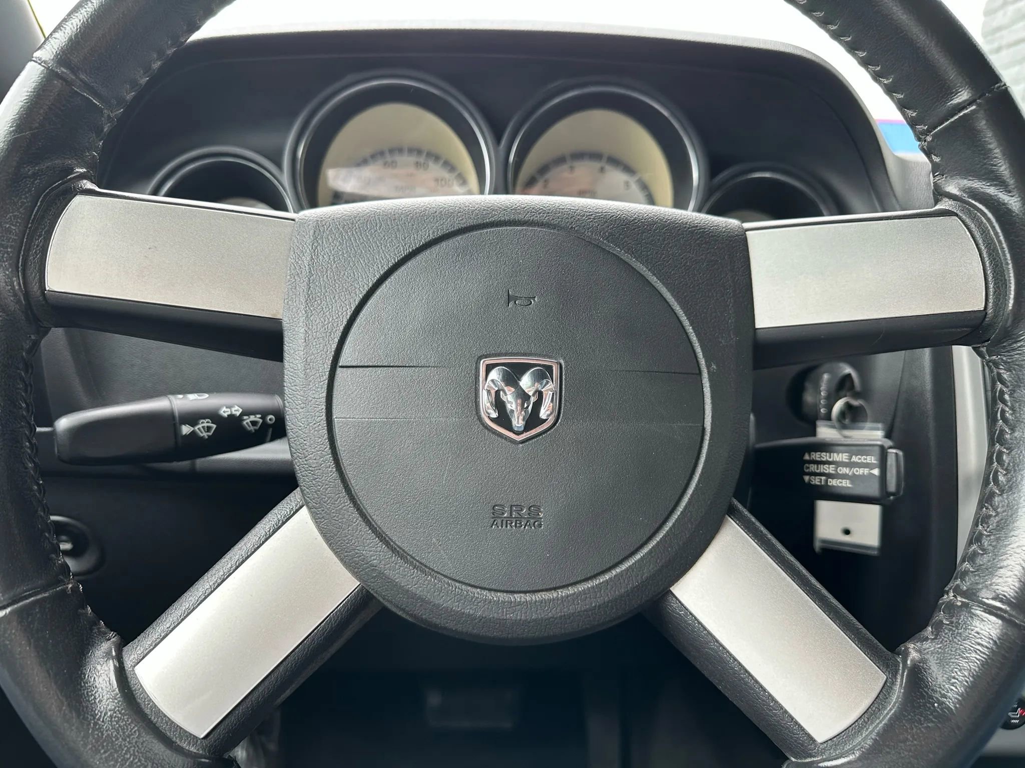 Used 2010 Dodge Challenger SE image 15