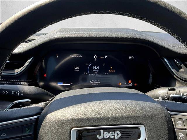 Used 2025 Jeep Grand Cherokee Limited w/ Black Appearance Package RWD image 18