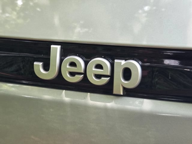 Used 2025 Jeep Grand Cherokee Limited RWD image 15