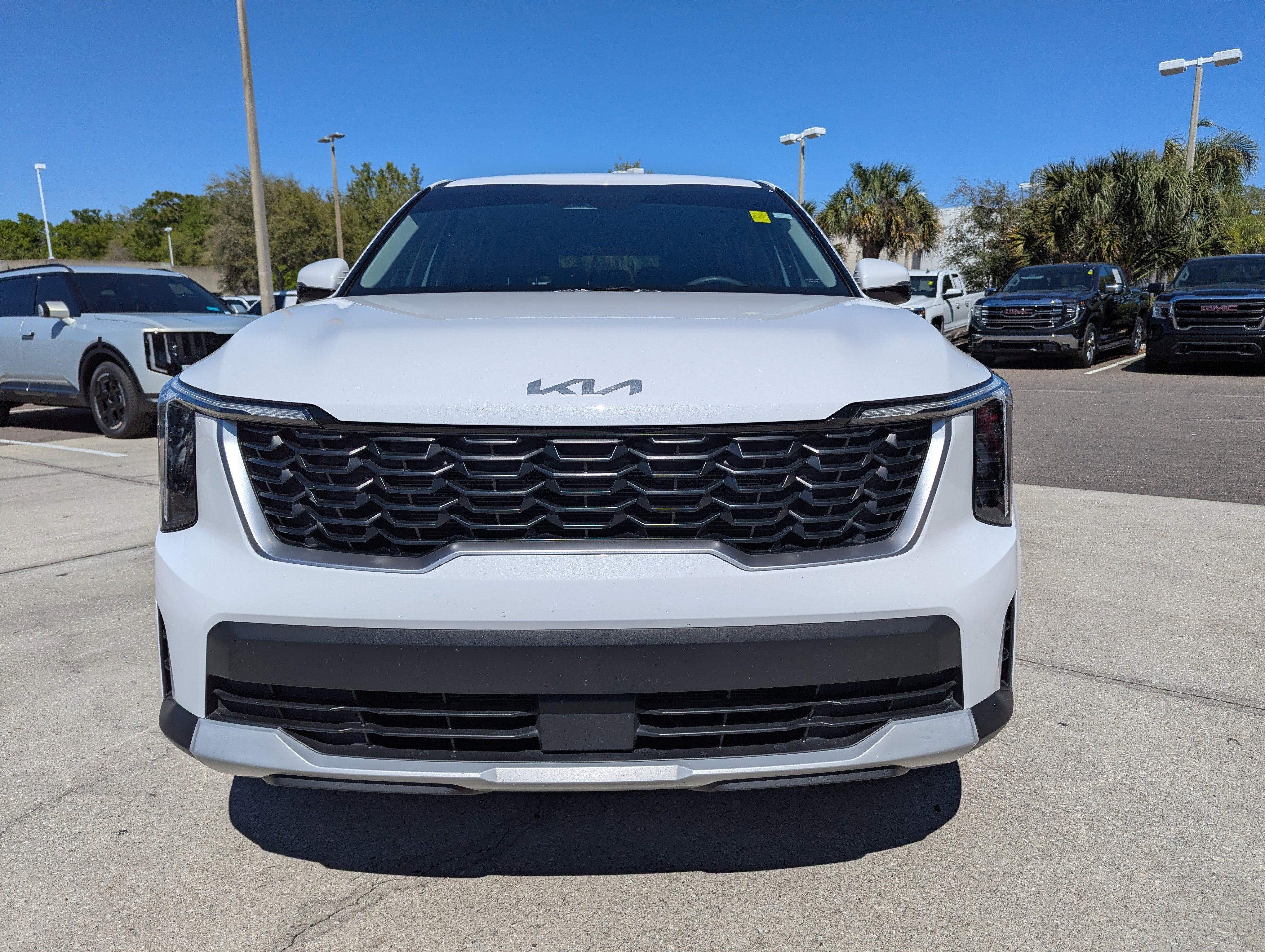 Certified 2025 Kia Sorento LX image 3