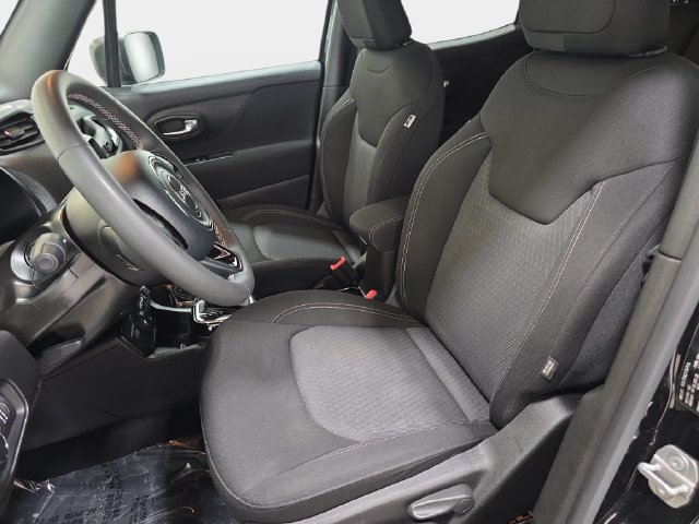 Used 2021 Jeep Renegade Latitude AWD/4WD image 13